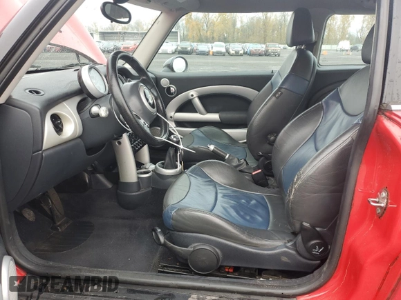 2003 MINI Hardtop z VIN WMWRC33413TC45360, wystawiony jako Copart lot #82666434 z przebiegiem 123 226 mil mil oraz Szkoda całkowita • Salvage title. Historia ofert i sprzedaży dostępna na DreamBid. Obrazek 7.
