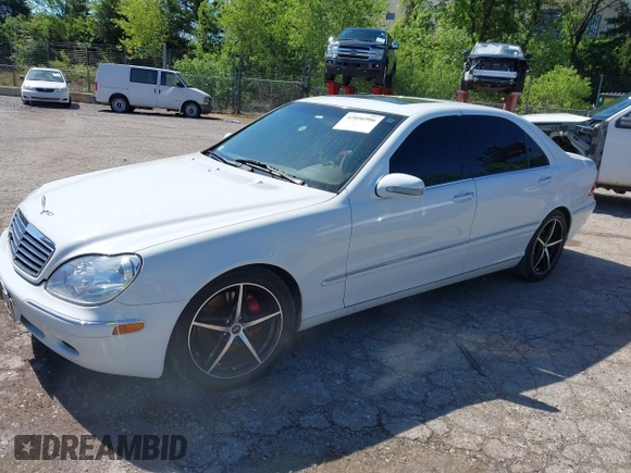 2000 Mercedes-Benz S-Class with VIN WDBNG70JXYA019842, listed as a IAAI auction lot 42056906 with 343,597 mi miles. Bid and sale history available at carsss.com. Image 2.