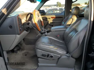 2003 Cadillac Escalade z VIN 1GYEC63TX3R135227, wystawiony jako Copart lot #88373245 z przebiegiem 258 595 mil mil oraz Czysty tytuł • Clean title. Historia ofert i sprzedaży dostępna na DreamBid. Obrazek 7.