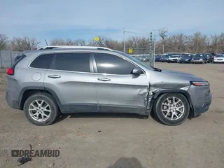 2017 Jeep Cherokee Latitude z VIN 1C4PJMCB0HD213955, wystawiony jako IAAI lot #41772383 z przebiegiem 88 964 mil mil oraz . Historia ofert i sprzedaży dostępna na DreamBid. Obrazek 13.