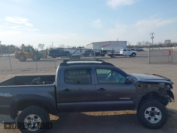 2014 Toyota Tacoma with VIN 3TMLU4EN3EM151545, listed as a IAAI auction lot 41821451 with 261,311 mi miles. Bid and sale history available at carsss.com. Image 14.