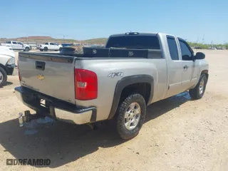 2008 Chevrolet Silverado 1500 LT w/1LT with VIN 2GCEK19J681309277, listed as a IAAI auction lot 41994219 with 325,387 mi miles. Bid and sale history available at carsss.com. Image 4.