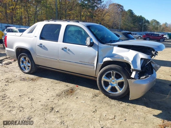 2011 Chevrolet Avalanche LTZ with VIN 3GNMCGE01BG331489, listed as a IAAI auction lot 40914760 with 1 mi miles. Bid and sale history available at carsss.com. Image 1.
