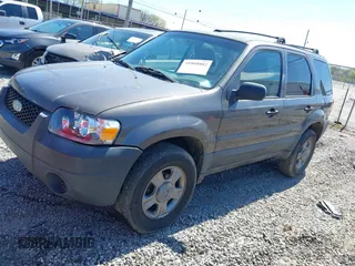 2005 Ford Escape XLS Value with VIN 1FMYU02Z95KC05634, listed as a IAAI auction lot 41888882 with 213,098 mi miles. Bid and sale history available at carsss.com. Image 2.