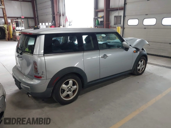 2011 MINI Clubman z VIN WMWZF3C56BT188312, wystawiony jako IAAI lot #41980882 z przebiegiem 143 669 mil mil oraz . Historia ofert i sprzedaży dostępna na DreamBid. Obrazek 4.
