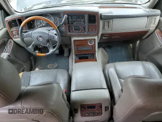 2004 Cadillac Escalade z VIN 1GYEC63T64R260162, wystawiony jako Copart lot #54725685 z przebiegiem 223 615 mil mil oraz Szkody całkowita. Historia ofert i sprzedaży dostępna na DreamBid. Obrazek 8.