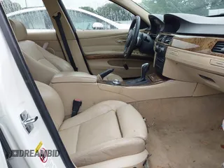 2007 BMW 3 Series 335i z VIN WBAVB735X7VH22444, wystawiony jako IAAI lot #42372287 z przebiegiem 179 686 mil mil oraz . Historia ofert i sprzedaży dostępna na DreamBid. Obrazek 5.