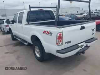 2003 Ford F-250 XL z VIN 1FTNW21L43EA90253, wystawiony jako IAAI lot #42102297 z przebiegiem Nie podano mil oraz . Historia ofert i sprzedaży dostępna na DreamBid. Obrazek 3.
