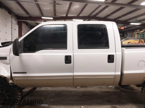 2000 Ford Super Duty F-250 XL with VIN 1FTNW21F4YEA61563, listed as a IAAI auction lot 41334848 with 221,464 mi miles. Bid and sale history available at carsss.com. Image 15.