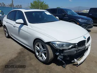 2017 BMW 3 Series 340i z VIN WBA8B3C36HK777591, wystawiony jako IAAI lot #42088064 z przebiegiem 101 506 mil mil oraz . Historia ofert i sprzedaży dostępna na DreamBid. Obrazek 1.