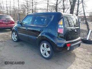2010 Kia Soul + with VIN KNDJT2A22A7114453, listed as a IAAI auction lot 41597098 with 129,575 mi miles. Bid and sale history available at carsss.com. Image 3.