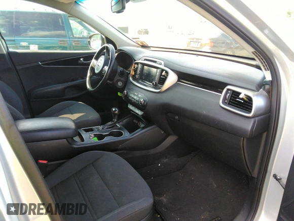 2017 Kia Sorento LX with VIN 5XYPGDA57HG302287, listed as a IAAI auction lot 40115161 with 152,588 mi miles and . Bid and sale history available at carsss.com. Image 5.