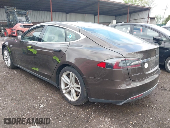 2014 Tesla Model S 60 z VIN 5YJSA1H19EFP51406, wystawiony jako IAAI lot #42179183 z przebiegiem 157 000 mil mil oraz . Historia ofert i sprzedaży dostępna na DreamBid. Obrazek 3.