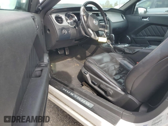 2013 Ford Mustang V6 with VIN 1ZVBP8EM6D5264800, listed as a Copart auction lot 52551845 with 185,217 mi miles and Salvage title. Bid and sale history available at DreamBid. Image 8.