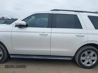 2018 Ford Expedition XLT with VIN 1FMJU1HT3JEA17677, listed as a IAAI auction lot 41349362 with 131,913 mi miles. Bid and sale history available at carsss.com. Image 15.