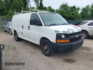 2011 Chevrolet Express Cargo z VIN 1GCWGFCA4B1172655, wystawiony jako IAAI lot #42451763 z przebiegiem 326 327 mil mil oraz . Historia ofert i sprzedaży dostępna na DreamBid. Obrazek 1.