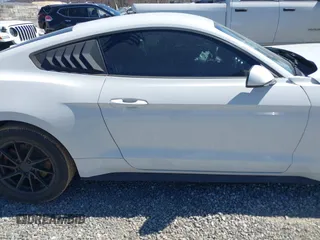 2018 Ford Mustang EcoBoost z VIN 1FA6P8TH9J5101182, wystawiony jako IAAI lot #41847168 z przebiegiem 98 168 mil mil oraz . Historia ofert i sprzedaży dostępna na DreamBid. Obrazek 14.