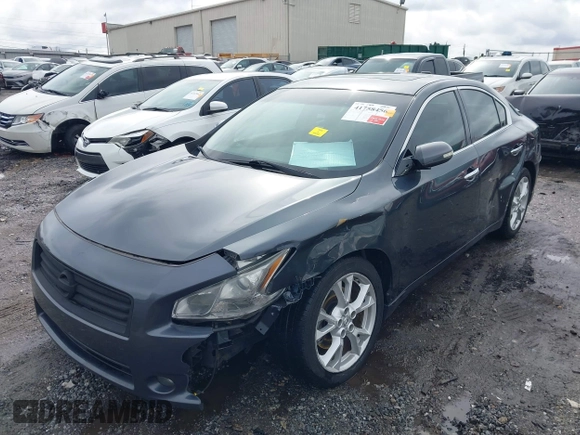 2013 Nissan Maxima SV z VIN 1N4AA5AP7DC814845, wystawiony jako IAAI lot #41758456 z przebiegiem 139 556 mil mil oraz . Historia ofert i sprzedaży dostępna na DreamBid. Obrazek 2.