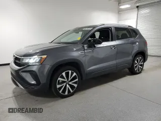 2024 Volkswagen Taos SE z VIN 3VVSX7B2XRM047527, wystawiony jako Copart lot #57903085 z przebiegiem 30 960 mil mil oraz Tytuł czysty. Historia ofert i sprzedaży dostępna na DreamBid. Obrazek 1.