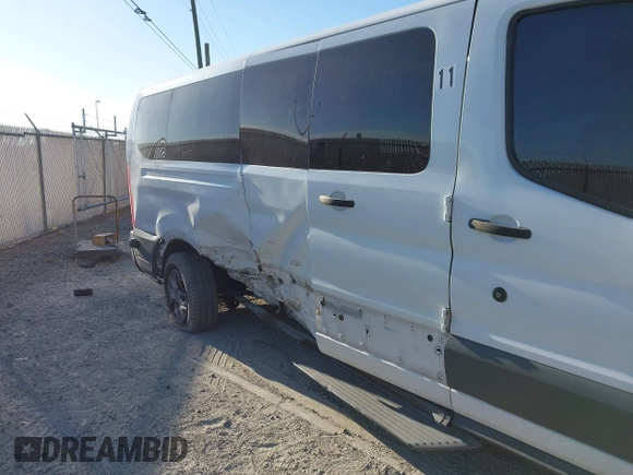 2017 Ford Transit XL z VIN 1FBZX2ZM5HKA20740, wystawiony jako IAAI lot #41144911 z przebiegiem 201 936 mil mil oraz . Historia ofert i sprzedaży dostępna na DreamBid. Obrazek 6.