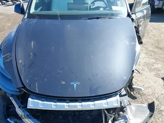 2025 Tesla Model Y Long Range with VIN 7SAYGDEE1SA351255, listed as a IAAI auction lot 41816235 with 1,463 mi miles. Bid and sale history available at carsss.com. Image 10.