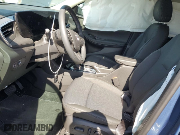 2025 Buick Encore GX Preferred z VIN KL4AMBSP8SB008346, wystawiony jako Copart lot #53697535 z przebiegiem 3 190 mil mil oraz Szkoda całkowita • Salvage title. Historia ofert i sprzedaży dostępna na DreamBid. Obrazek 7.