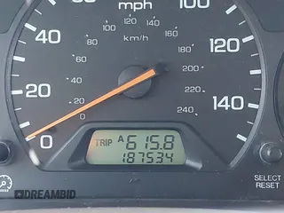 2002 Honda Accord SE z VIN 1HGCG56742A087457, wystawiony jako IAAI lot #42397581 z przebiegiem 187 534 mil mil oraz . Historia ofert i sprzedaży dostępna na DreamBid. Obrazek 15.