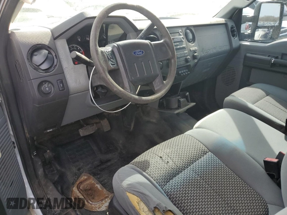 2011 Ford F-250 XL z VIN 1FT7X2B69BEB73125, wystawiony jako Copart lot #53625585 z przebiegiem 200 733 mil mil oraz Czysty tytuł • Clean title. Historia ofert i sprzedaży dostępna na DreamBid. Obrazek 8.