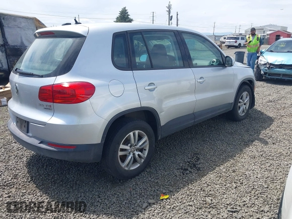 2013 Volkswagen Tiguan S z VIN WVGBV3AX2DW601982, wystawiony jako IAAI lot #42604058 z przebiegiem 141 016 mil mil oraz . Historia ofert i sprzedaży dostępna na DreamBid. Obrazek 4.