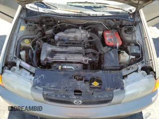 1998 Mazda Protege DX z VIN JM1BC1414W0203670, wystawiony jako Copart lot #62966544 z przebiegiem 249 405 mil mil oraz Szkoda całkowita • Salvage title. Historia ofert i sprzedaży dostępna na DreamBid. Obrazek 11.