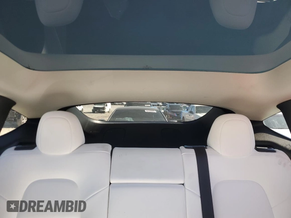 2022 Tesla Model Y Long Range z VIN 7SAYGDEE0NF339363, wystawiony jako Copart lot #44604015 z przebiegiem 48 002 mil mil oraz Szkody całkowita. Historia ofert i sprzedaży dostępna na DreamBid. Obrazek 10.