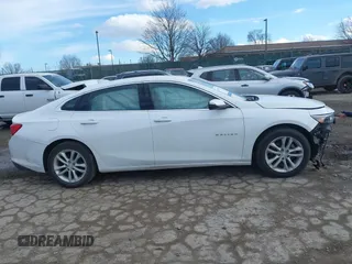 2018 Chevrolet Malibu LT z VIN 1G1ZD5ST5JF213064, wystawiony jako IAAI lot #41445202 z przebiegiem 79 817 mil mil oraz . Historia ofert i sprzedaży dostępna na DreamBid. Obrazek 12.