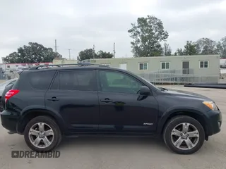 2012 Toyota RAV4 Sport z VIN 2T3WF4DV6CW141256, wystawiony jako IAAI lot #42371916 z przebiegiem 106 081 mil mil oraz . Historia ofert i sprzedaży dostępna na DreamBid. Obrazek 13.