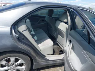 2011 Toyota Camry LE z VIN 4T1BF3EK6BU684661, wystawiony jako IAAI lot #42384005 z przebiegiem 303 241 mil mil oraz . Historia ofert i sprzedaży dostępna na DreamBid. Obrazek 8.