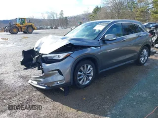 2020 Infiniti QX50 Luxe z VIN 3PCAJ5M38LF112019, wystawiony jako IAAI lot #41395539 z przebiegiem 35 908 mil mil oraz . Historia ofert i sprzedaży dostępna na DreamBid. Obrazek 2.
