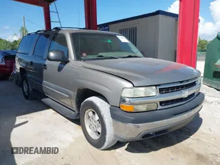 2003 Chevrolet Suburban LS with VIN 3GNEC16T83G127736, listed as a IAAI auction lot 41908096 with 272,610 mi miles. Bid and sale history available at carsss.com. Image 1.