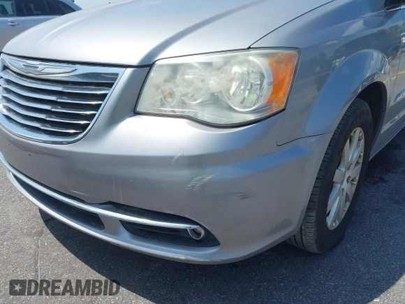 2014 Chrysler Town & Country Touring with VIN 2C4RC1BG7ER271455, listed as a IAAI auction lot 42102571 with 140,578 mi miles. Bid and sale history available at carsss.com. Image 6.