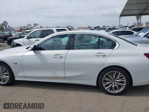2024 BMW 3 Series 330e with VIN 3MW39FF00R8D79501, listed as a IAAI auction lot 41814127 with 17,392 mi miles. Bid and sale history available at carsss.com. Image 15.