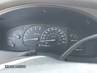 2000 Ford Explorer XLT z VIN 1FMZU83P4YUB84877, wystawiony jako IAAI lot #41719941 z przebiegiem 192 451 mil mil oraz . Historia ofert i sprzedaży dostępna na DreamBid. Obrazek 7.