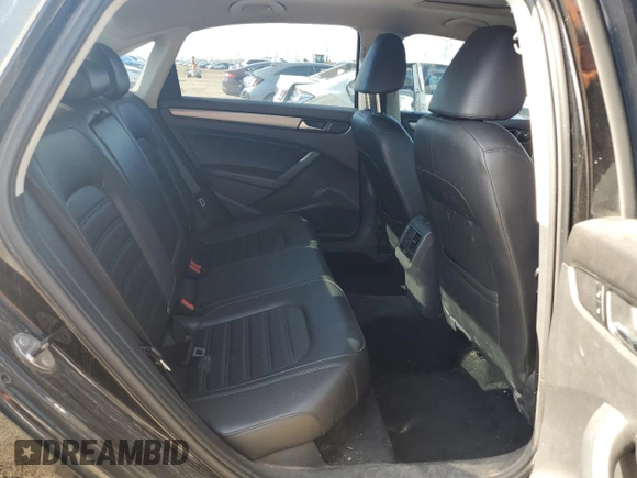 2015 Volkswagen Passat SE with VIN 1VWBS7A30FC004901, listed as a Copart auction lot 54556545 with 173,424 mi miles and Clean title. Bid and sale history available at DreamBid. Image 10.