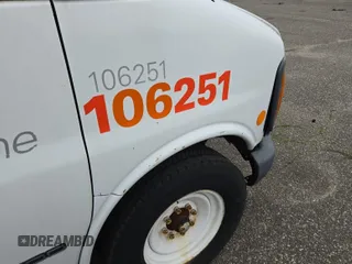 1998 GMC Savana z VIN 1GTGG25R9W1065882, wystawiony jako IAAI lot #42200537 z przebiegiem 193 327 mil mil oraz . Historia ofert i sprzedaży dostępna na DreamBid. Obrazek 1.