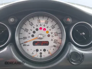 2004 MINI Hardtop z VIN WMWRC33494TJ55646, wystawiony jako IAAI lot #41944170 z przebiegiem 114 943 mil mil oraz . Historia ofert i sprzedaży dostępna na DreamBid. Obrazek 7.