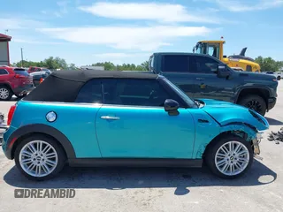 2017 MINI Convertible Cooper S z VIN WMWWG9C30H3C80917, wystawiony jako IAAI lot #42227320 z przebiegiem 38 490 mil mil oraz . Historia ofert i sprzedaży dostępna na DreamBid. Obrazek 14.