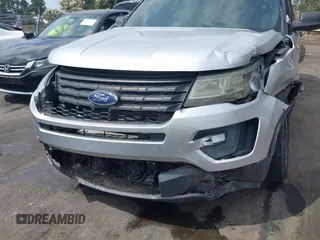 2016 Ford Police Interceptor Utility z VIN 1FM5K8AR5GGA04361, wystawiony jako IAAI lot #40237610 z przebiegiem 126 853 mil mil oraz . Historia ofert i sprzedaży dostępna na DreamBid. Obrazek 6.