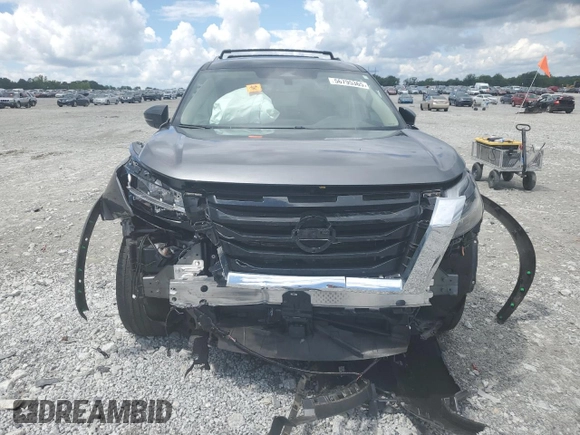 2024 Nissan Pathfinder SL z VIN 5N1DR3CAXRC261317, wystawiony jako Copart lot #56795365 z przebiegiem 21 939 mil mil oraz Szkoda całkowita • Salvage title. Historia ofert i sprzedaży dostępna na DreamBid. Obrazek 5.
