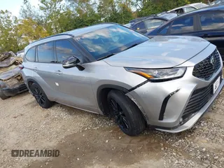 2024 Toyota Highlander LE z VIN 5TDKDRBH3RS531904, wystawiony jako IAAI lot #40509853 z przebiegiem 12 408 mil mil oraz . Historia ofert i sprzedaży dostępna na DreamBid. Obrazek 1.