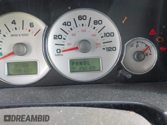 2005 Ford Escape Hybrid with VIN 1FMCU95H55KC07544, listed as a IAAI auction lot 42104756 with 250,109 mi miles and . Bid and sale history available at DreamBid. Image 7.
