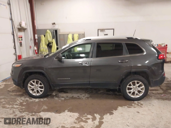 2016 Jeep Cherokee Latitude z VIN 1C4PJMCS2GW133592, wystawiony jako IAAI lot #41523996 z przebiegiem 193 154 mil mil oraz . Historia ofert i sprzedaży dostępna na DreamBid. Obrazek 14.