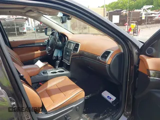 2011 Jeep Grand Cherokee Overland z VIN 1J4RR6GT2BC700758, wystawiony jako IAAI lot #42260235 z przebiegiem 98 609 mil mil oraz . Historia ofert i sprzedaży dostępna na DreamBid. Obrazek 5.
