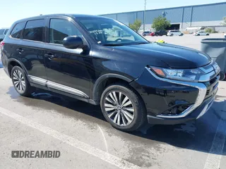 2020 Mitsubishi Outlander ES z VIN JA4AD2A35LJ001182, wystawiony jako IAAI lot #42017800 z przebiegiem 26 771 mil mil oraz . Historia ofert i sprzedaży dostępna na DreamBid. Obrazek 1.